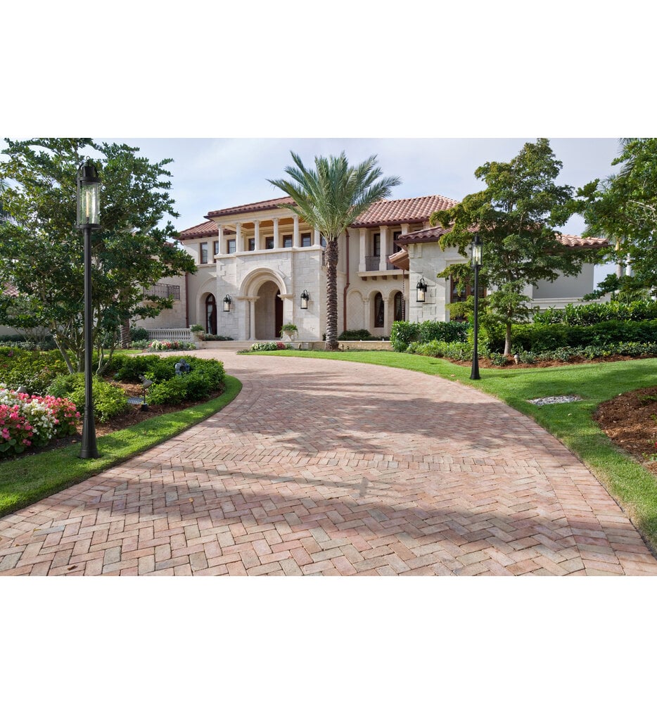 Roundhouse 125.75" Outdoor Post Light